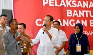 Kunjungi-Gudang-Bulog-Pematang-Kandis-Presiden-Tinjau-Stok-Beras-dan-Serahkan-Bantuan-Pangan-1024x768